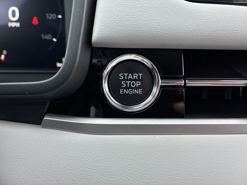 New 2026 Mitsubishi Outlander SE image 30