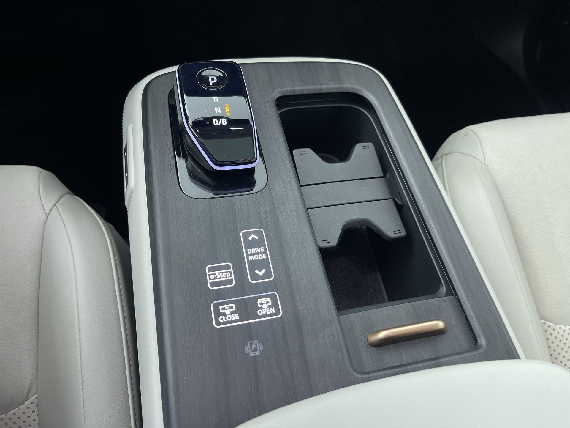 Certified 2024 Nissan Ariya AWD image 22