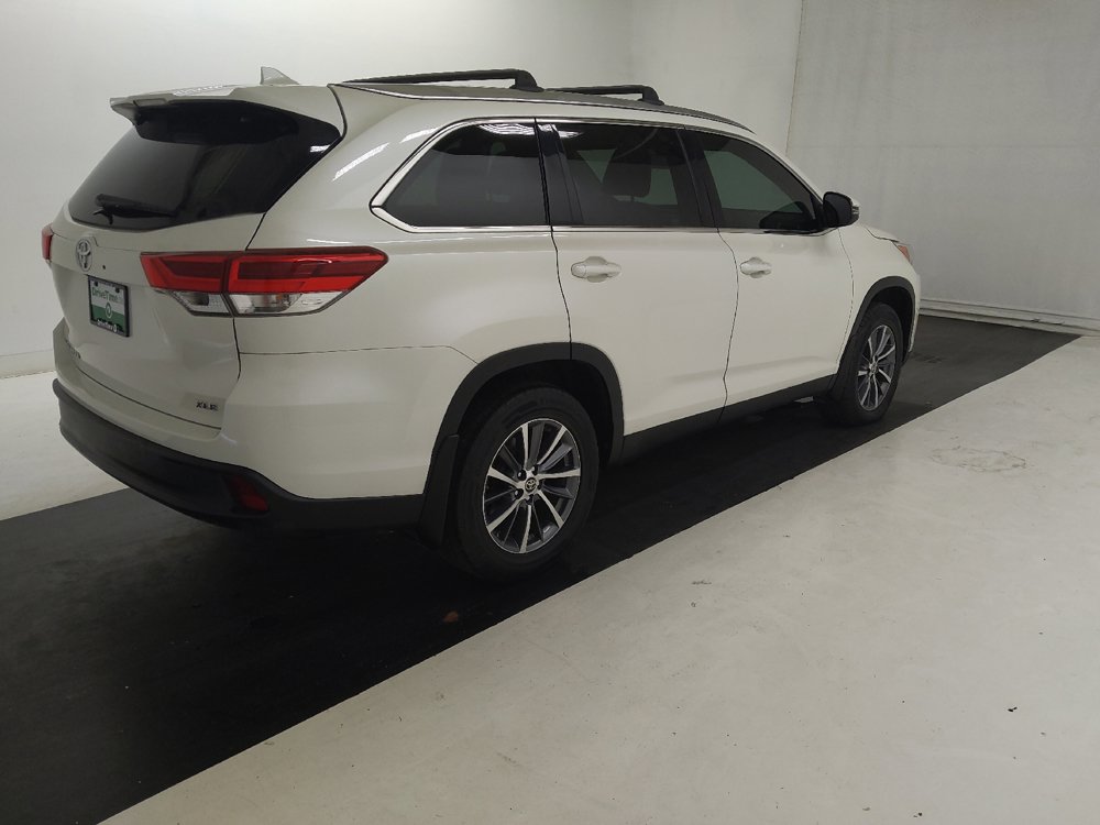 Used 2019 Toyota Highlander XLE FWD image 10