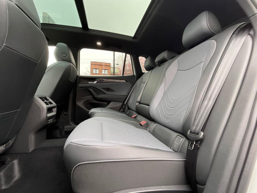 New 2026 Volkswagen Tiguan SE R-Line AWD/4WD image 12