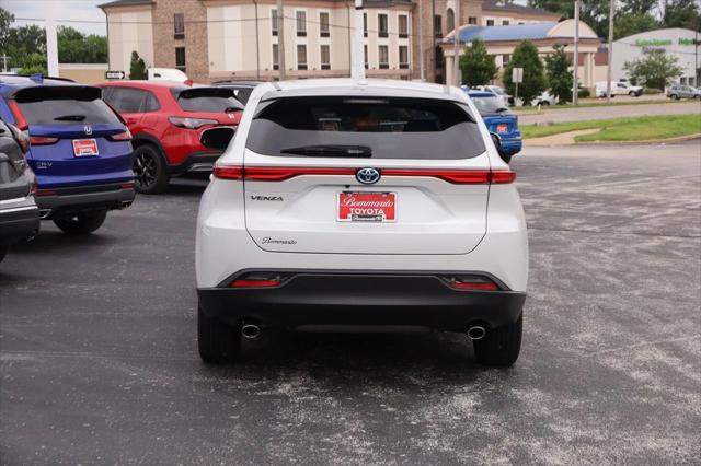 Certified 2023 Toyota Venza LE AWD/4WD image 6