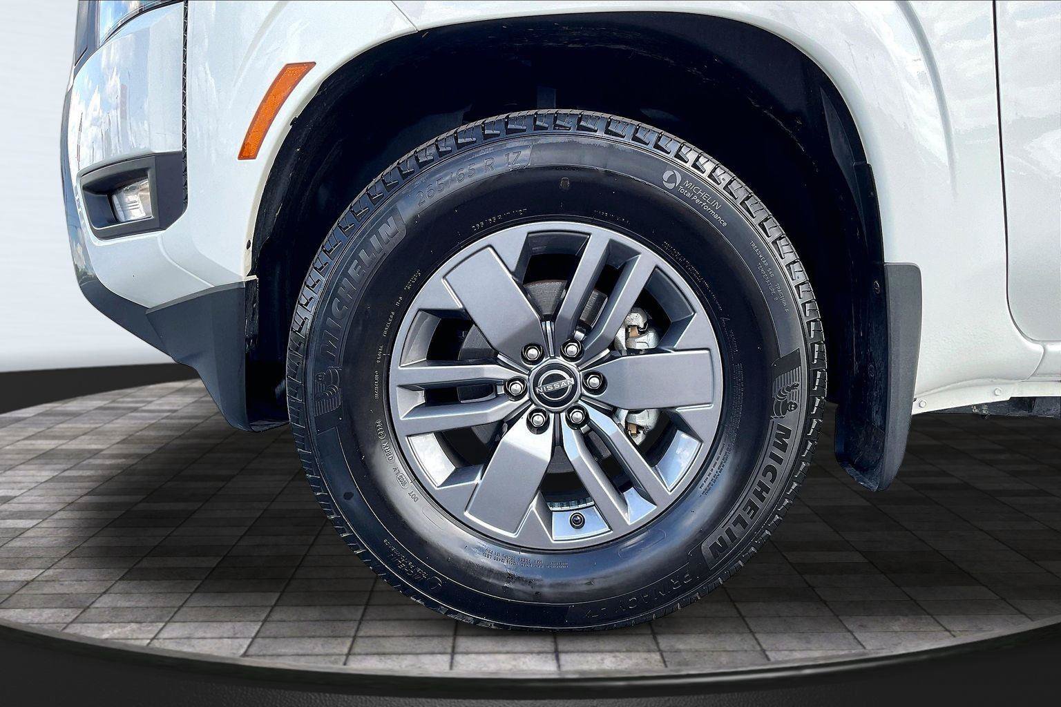 Certified 2025 Nissan Frontier SV w/ SV Convenience Package RWD image 11