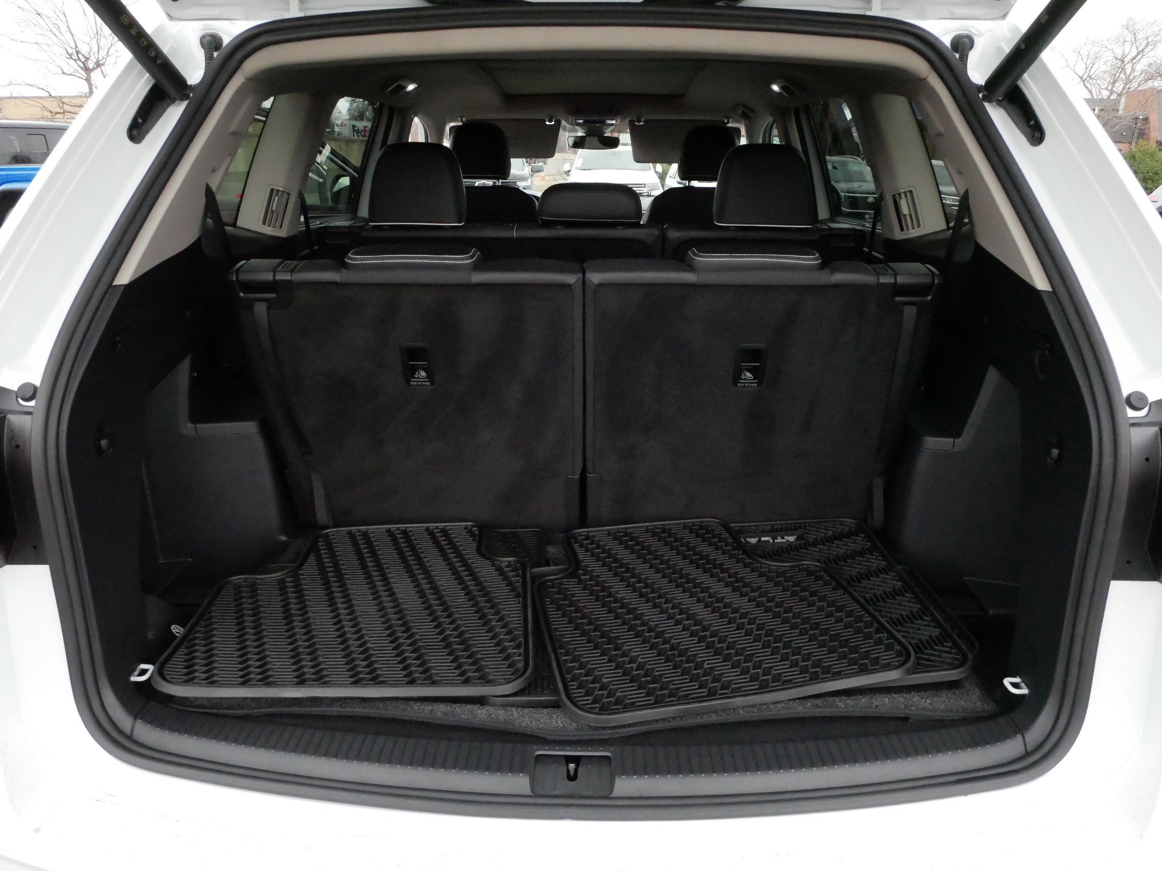 Certified 2025 Volkswagen Atlas SEL Premium R-Line AWD/4WD image 18