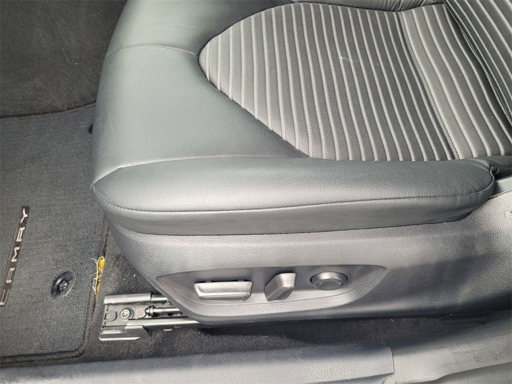 Used 2020 Toyota Camry SE image 26