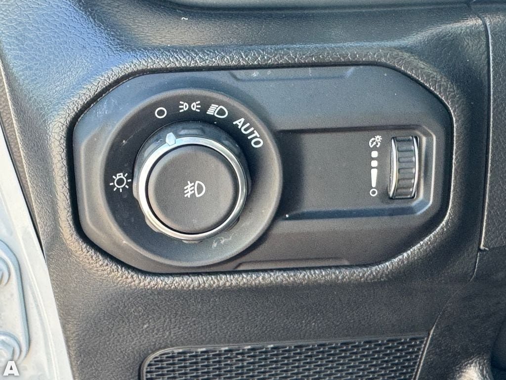Used 2023 Jeep Wrangler Unlimited Sport AWD/4WD image 29