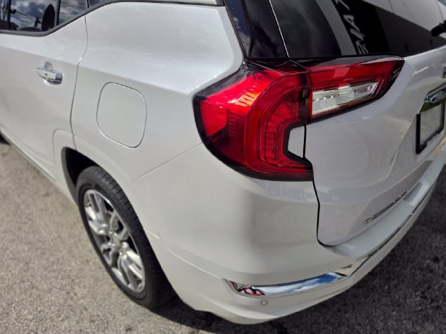 Used 2024 GMC Terrain Denali w/ Denali Premium Package AWD/4WD image 12