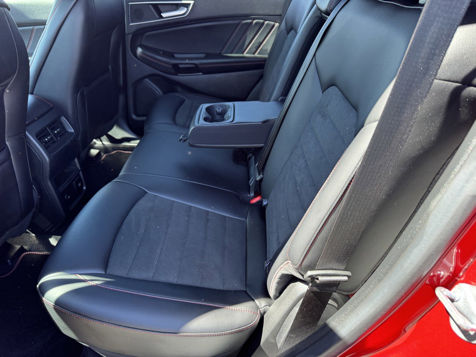 Used 2024 Ford Edge ST-Line image 11