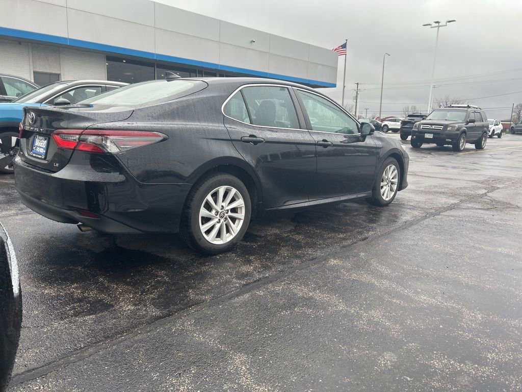 Used 2022 Toyota Camry LE image 3