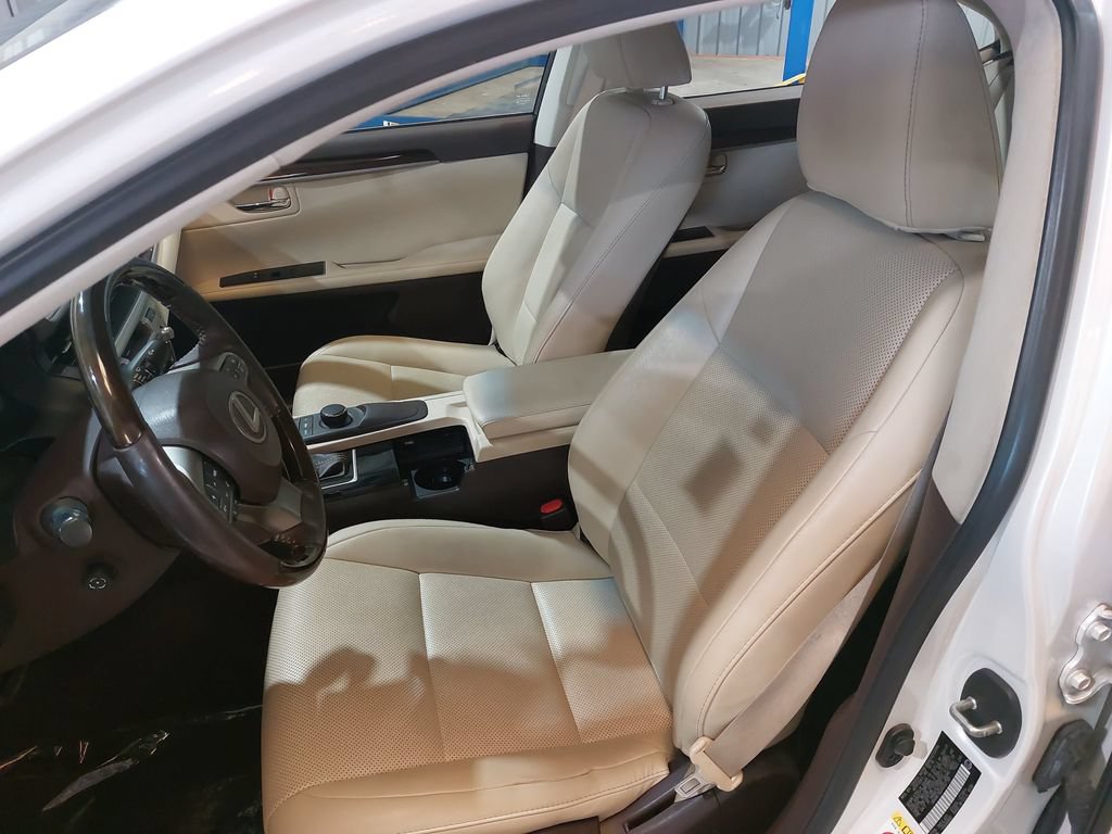 Used 2016 Lexus ES 350 w/ Premium Package w/Wood Trim FWD image 16