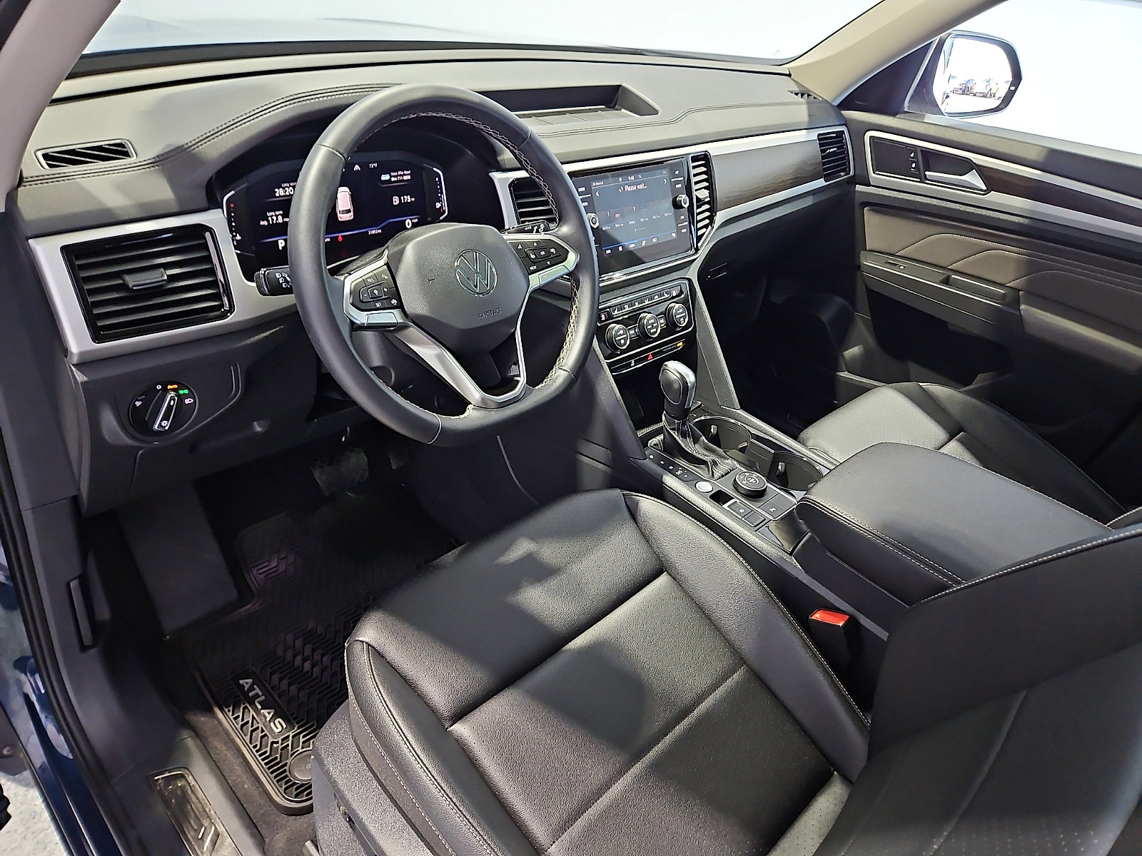 Certified 2023 Volkswagen Atlas SE w/ Panoramic Sunroof Package image 11