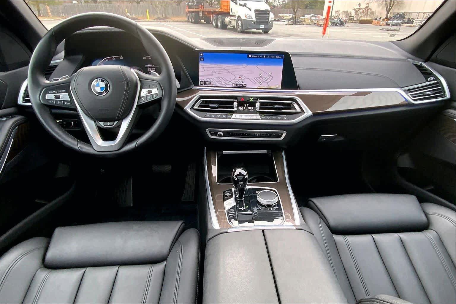 Used 2022 BMW X5 xDrive40i w/ Parking Assistance Package AWD/4WD image 15
