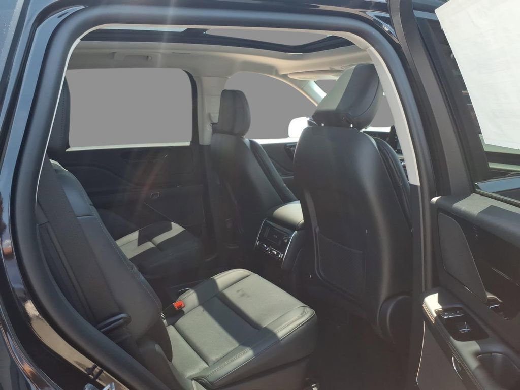 New 2026 Lincoln Aviator AWD image 11