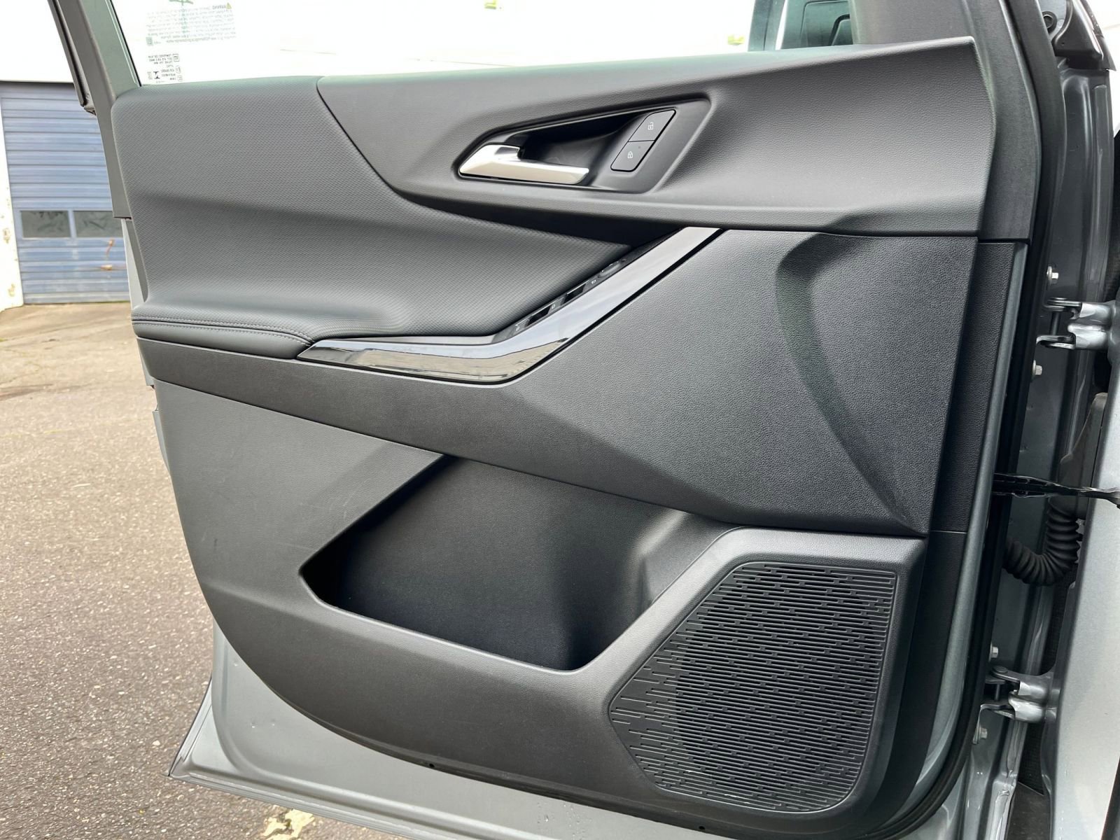 Used 2025 Chevrolet Equinox LT image 20