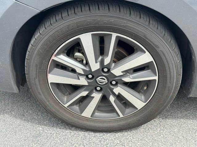 Used 2021 Nissan Versa SV FWD image 14