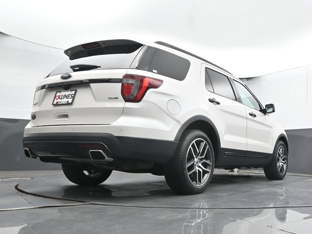 Used 2017 Ford Explorer Sport w/ Equipment Group 401A AWD/4WD image 40
