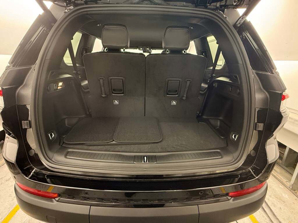 New 2025 Jeep Grand Cherokee L Laredo image 24