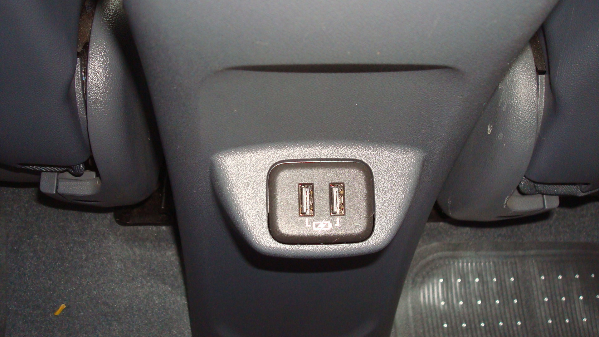 Used 2020 Chevrolet Bolt Premier w/ Infotainment Package image 11