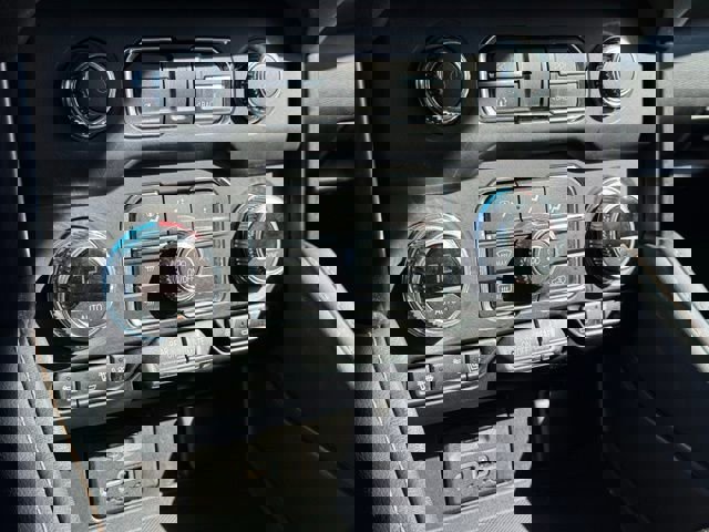 Used 2021 GMC Yukon XL AT4 w/ AT4 Premium Package image 36