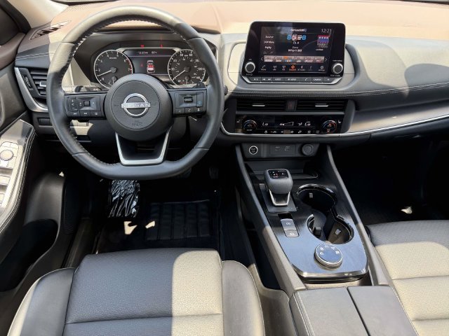 Used 2023 Nissan Rogue SV w/ SV Premium B Package AWD/4WD image 3
