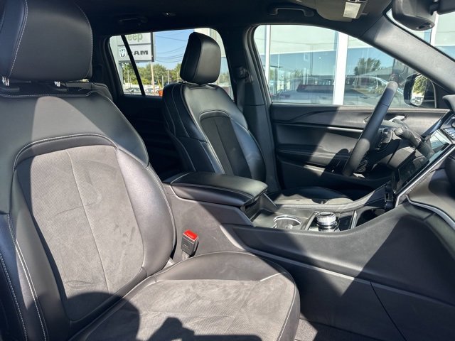 Used 2024 Jeep Grand Cherokee L Laredo image 26