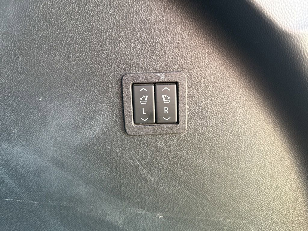 Used 2022 Buick Enclave Avenir w/ Avenir Technology Package image 39