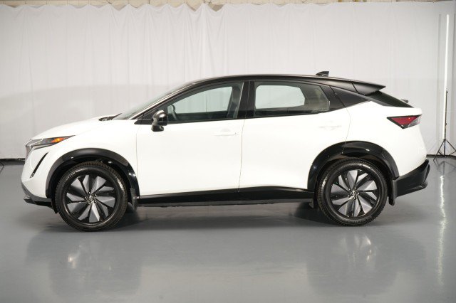 Used 2023 Nissan Ariya AWD image 2