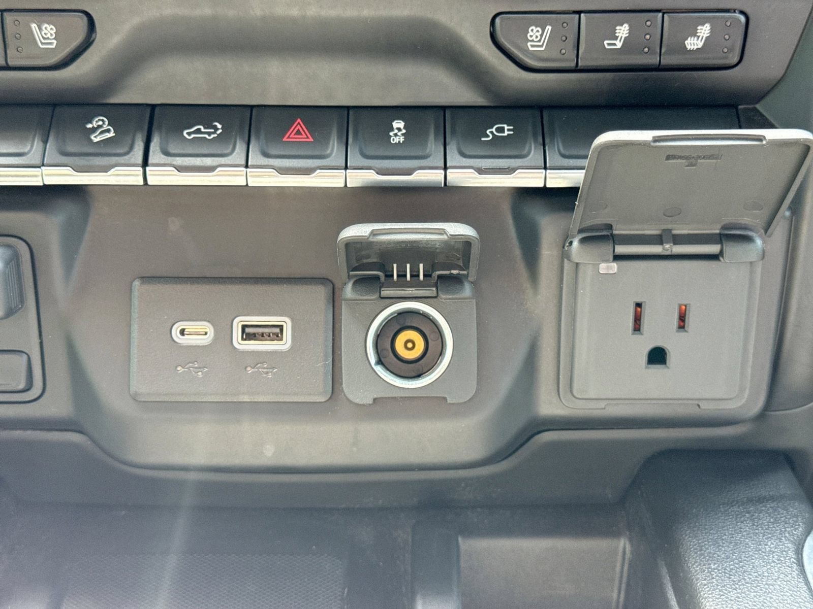 Used 2022 GMC Sierra 1500 AT4 w/ AT4 Preferred Package AWD/4WD image 38
