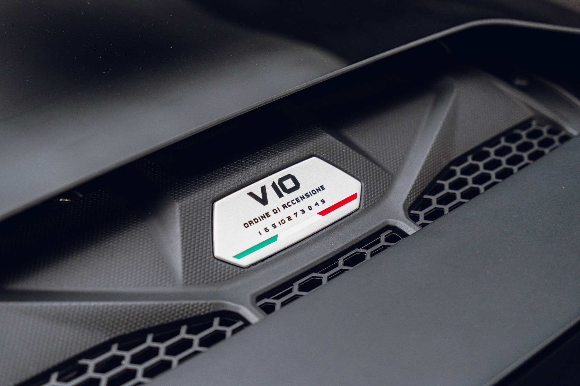 Used 2021 Lamborghini Huracan EVO RWD image 30