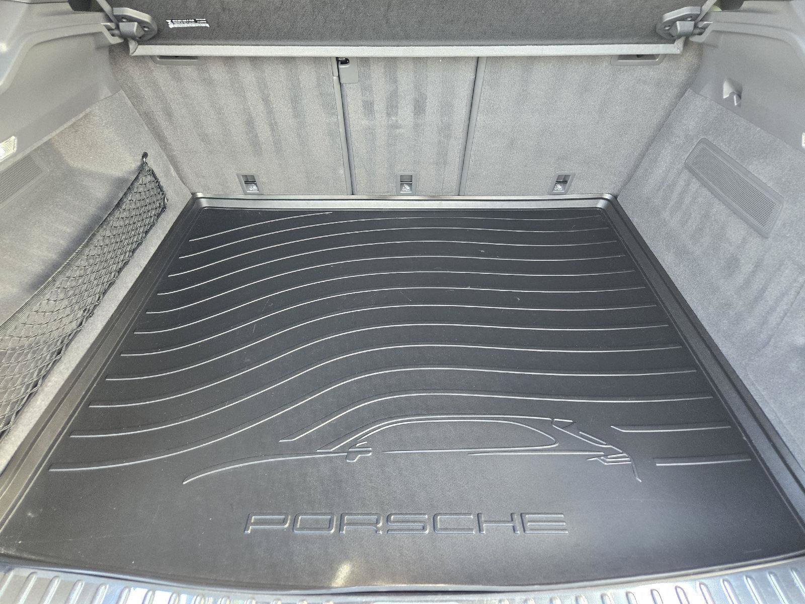 Used 2022 Porsche Cayenne Platinum Edition AWD/4WD image 30