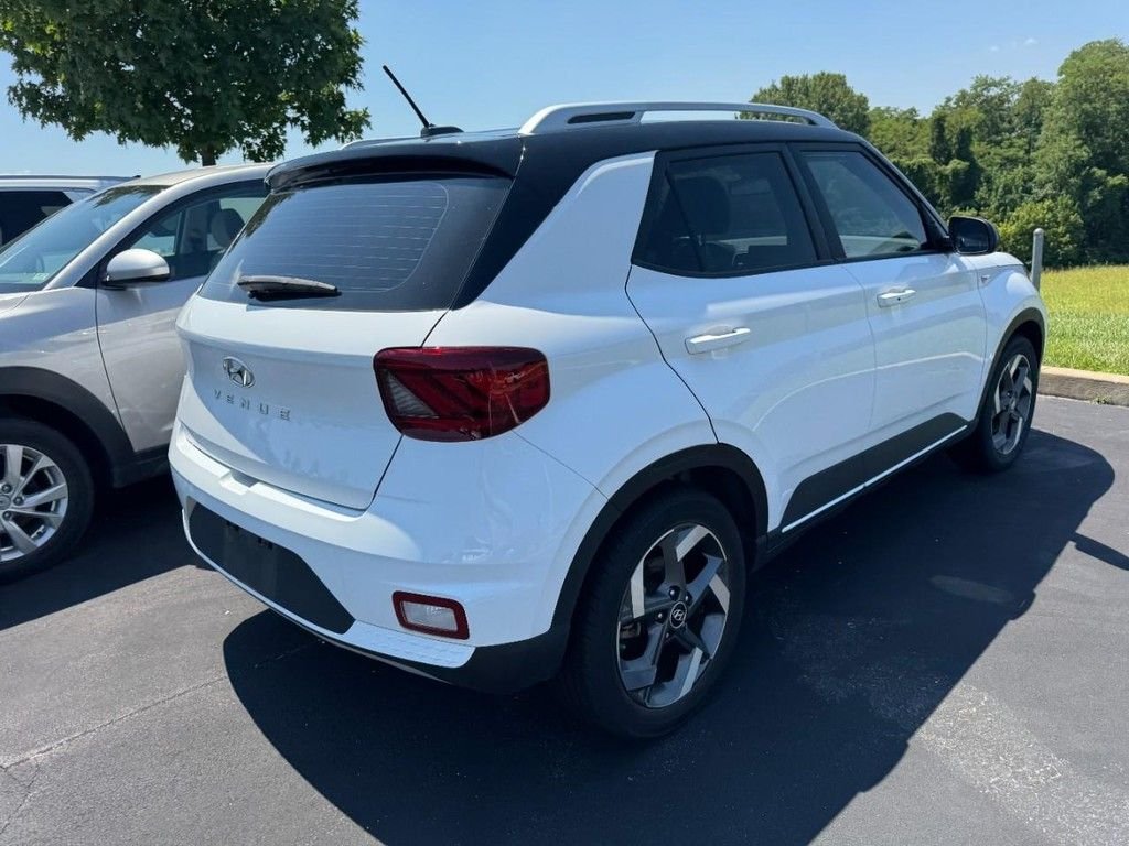 Certified 2023 Hyundai Venue Limited FWD image 3