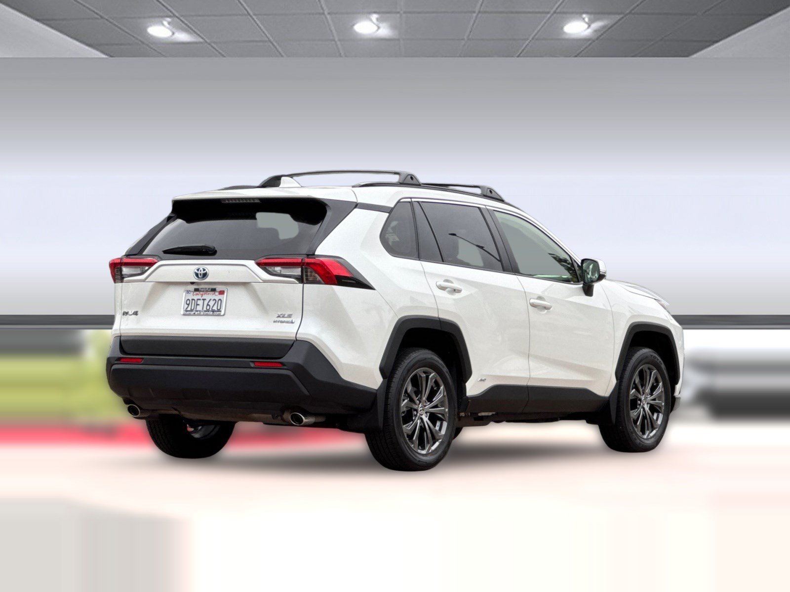 Used 2022 Toyota RAV4 XLE Premium AWD/4WD image 9