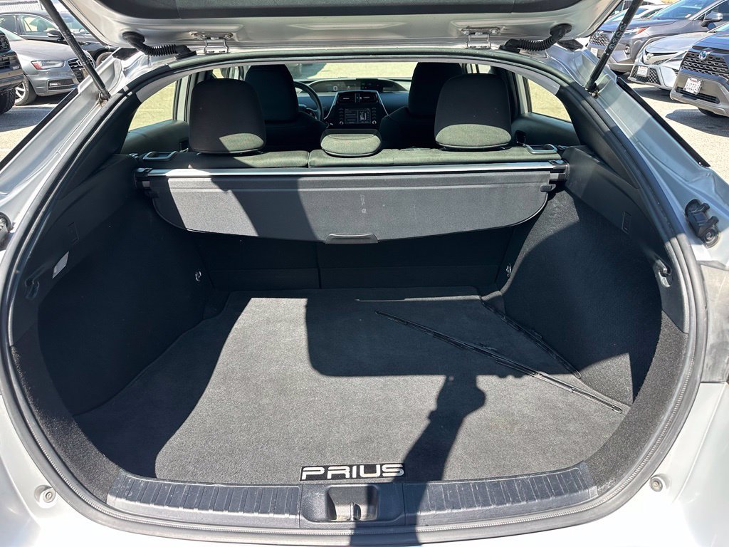 Certified 2020 Toyota Prius L Eco w/ Carpet Mat Package FWD image 6