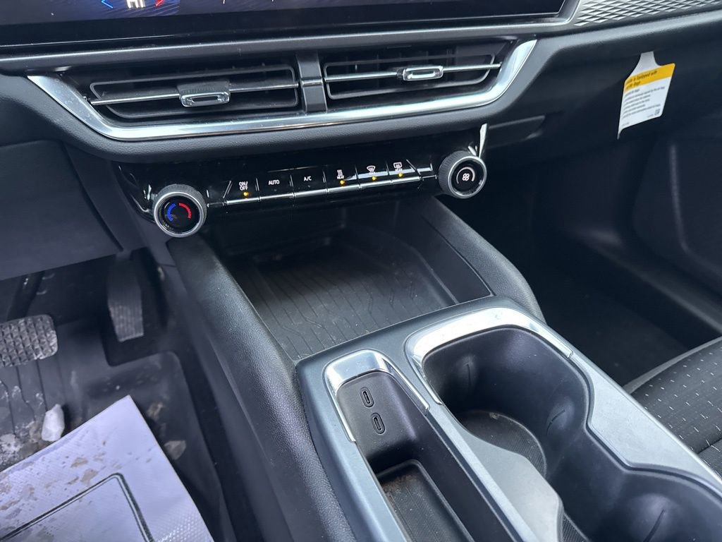 Used 2025 Chevrolet Equinox EV LT image 7