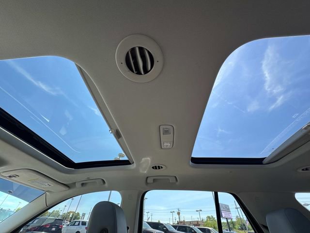 Used 2021 Chevrolet Traverse Premier image 22