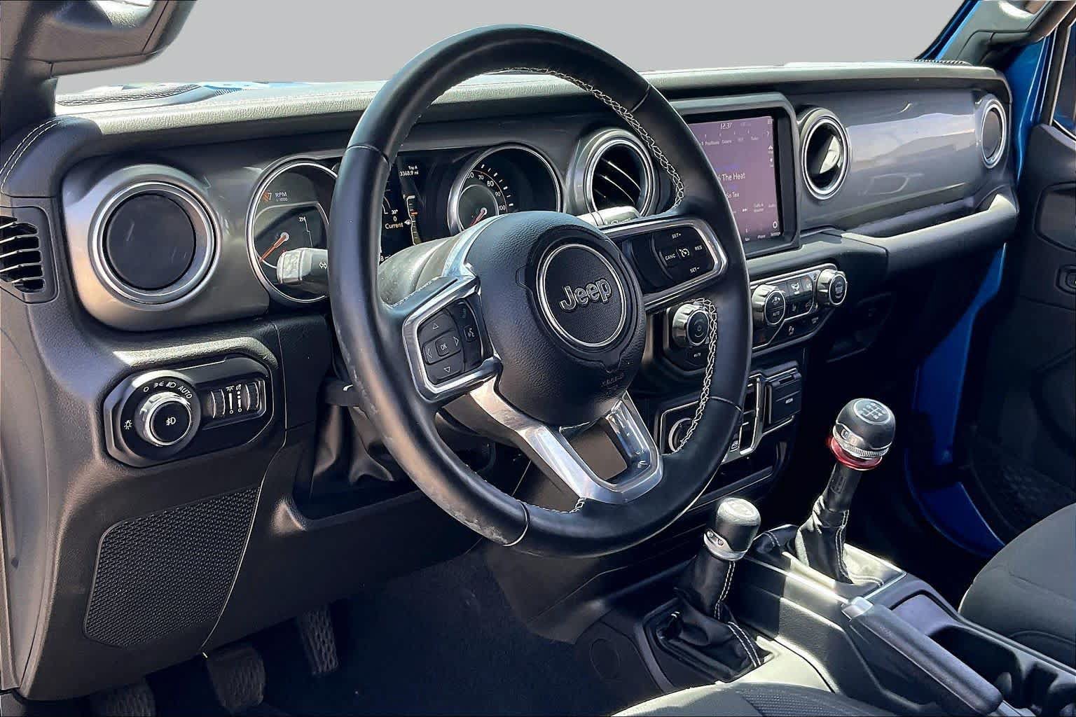 Used 2022 Jeep Wrangler Unlimited Sahara w/ LED Lighting Group AWD/4WD image 16