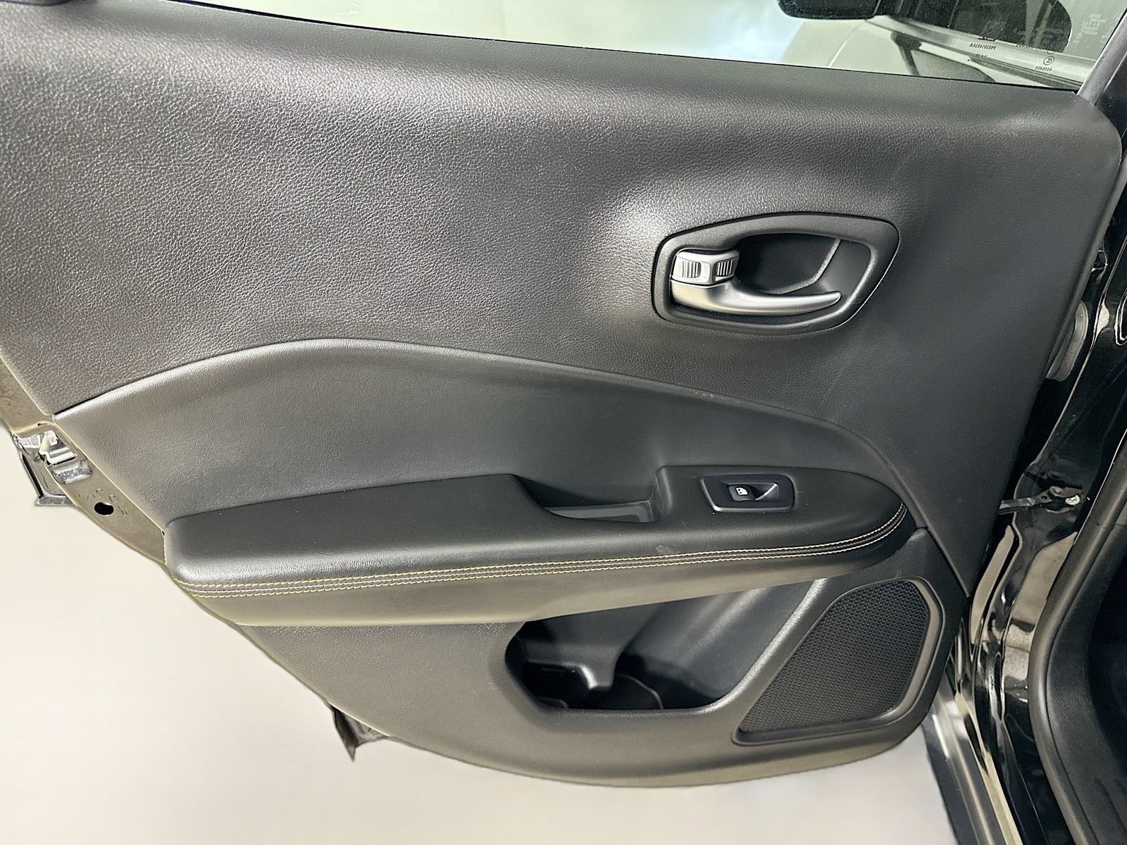 Used 2019 Jeep Compass Limited w/ Safety & Security Group AWD/4WD image 33