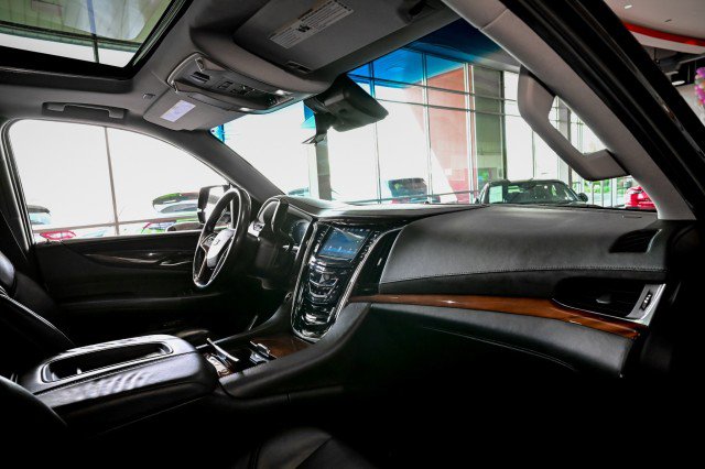 Used 2017 Cadillac Escalade Luxury AWD/4WD image 30