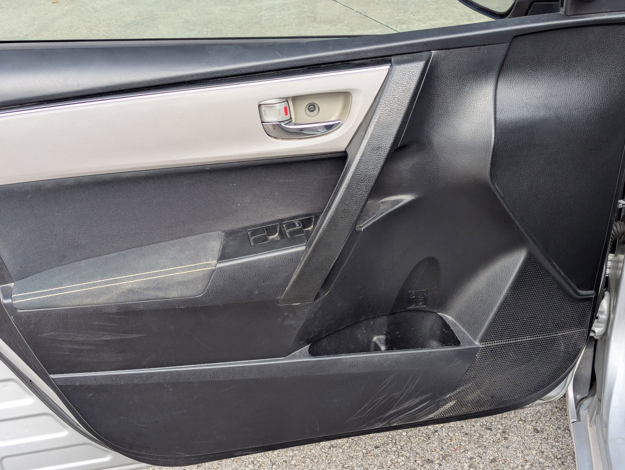 Used 2018 Toyota Corolla L image 10