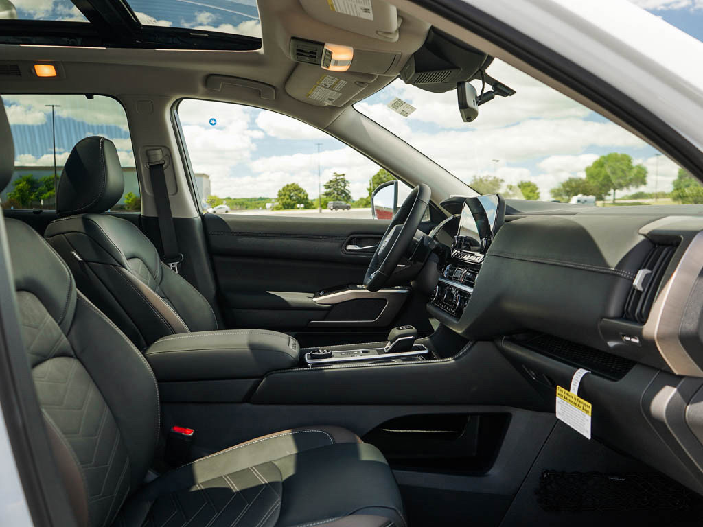 New 2025 Nissan Pathfinder Platinum image 11