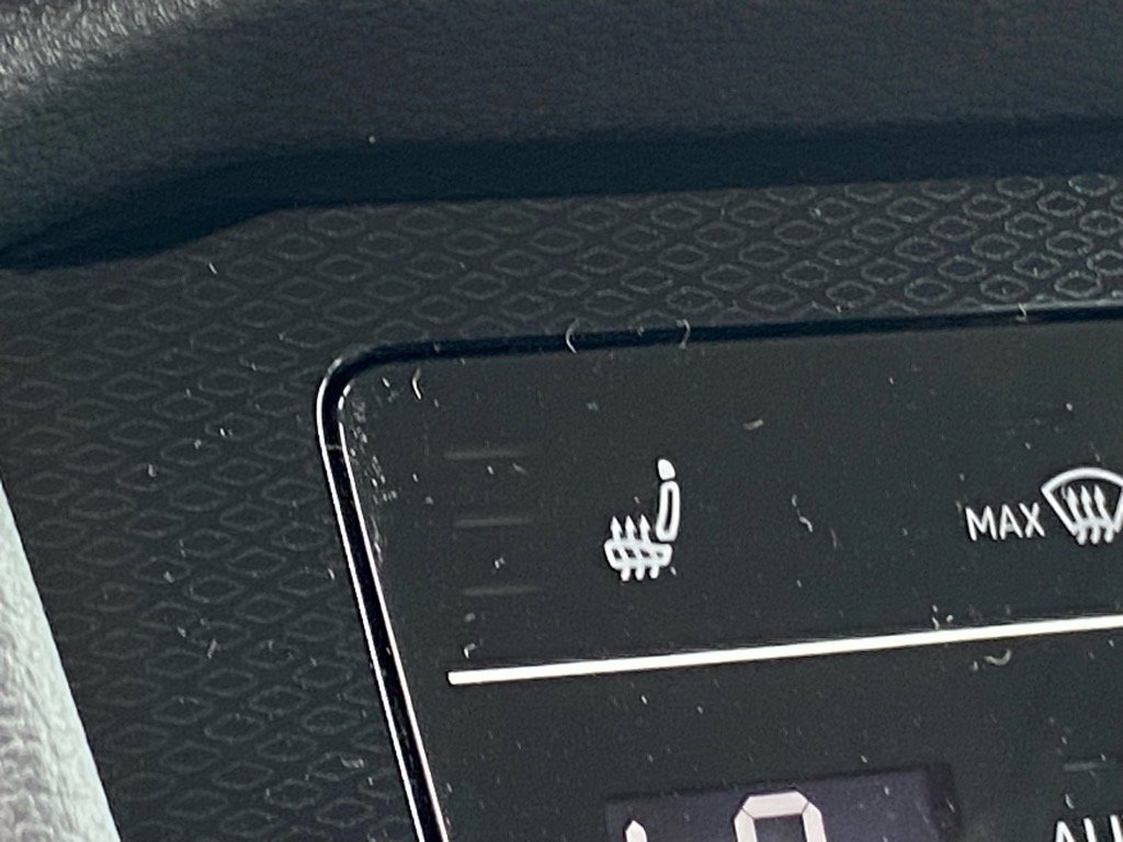 New 2025 Volkswagen Taos SE image 10