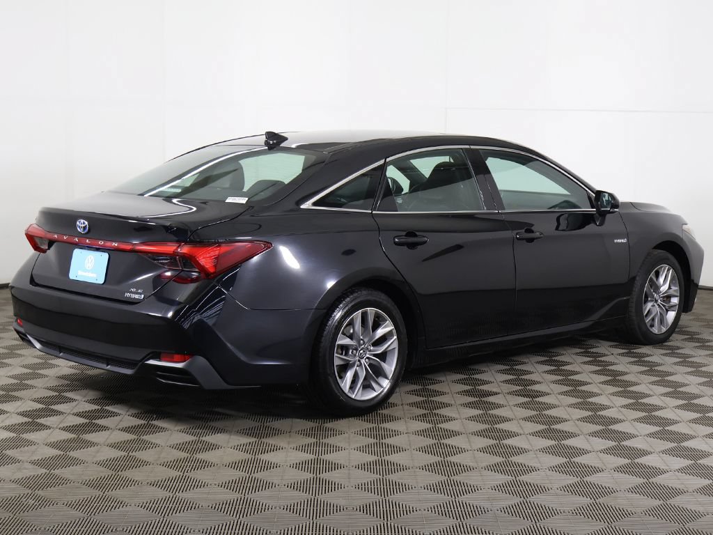 Used 2019 Toyota Avalon XLE w/ Moonroof Package FWD image 10