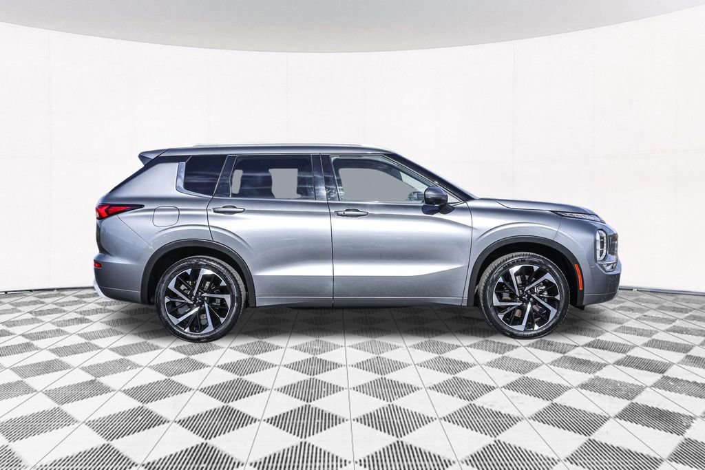 Used 2022 Mitsubishi Outlander SEL image 9