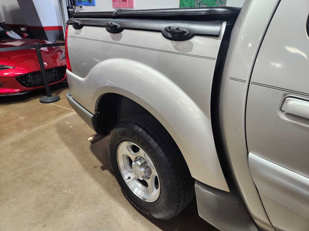 Used 2002 Ford Explorer Sport Trac 4x4 image 25