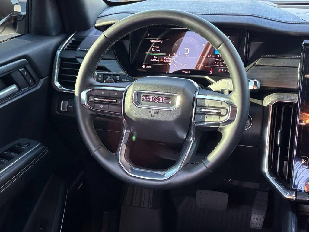 Used 2025 GMC Acadia Elevation w/ Elevation Premium Package FWD image 13