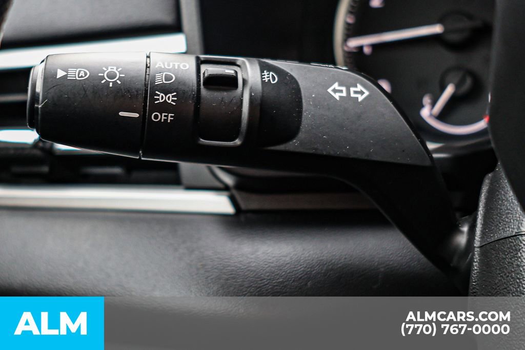 Used 2025 Mitsubishi Outlander SE image 35