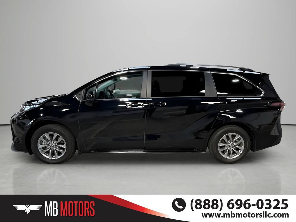 Used 2024 Toyota Sienna LE AWD/4WD image 6