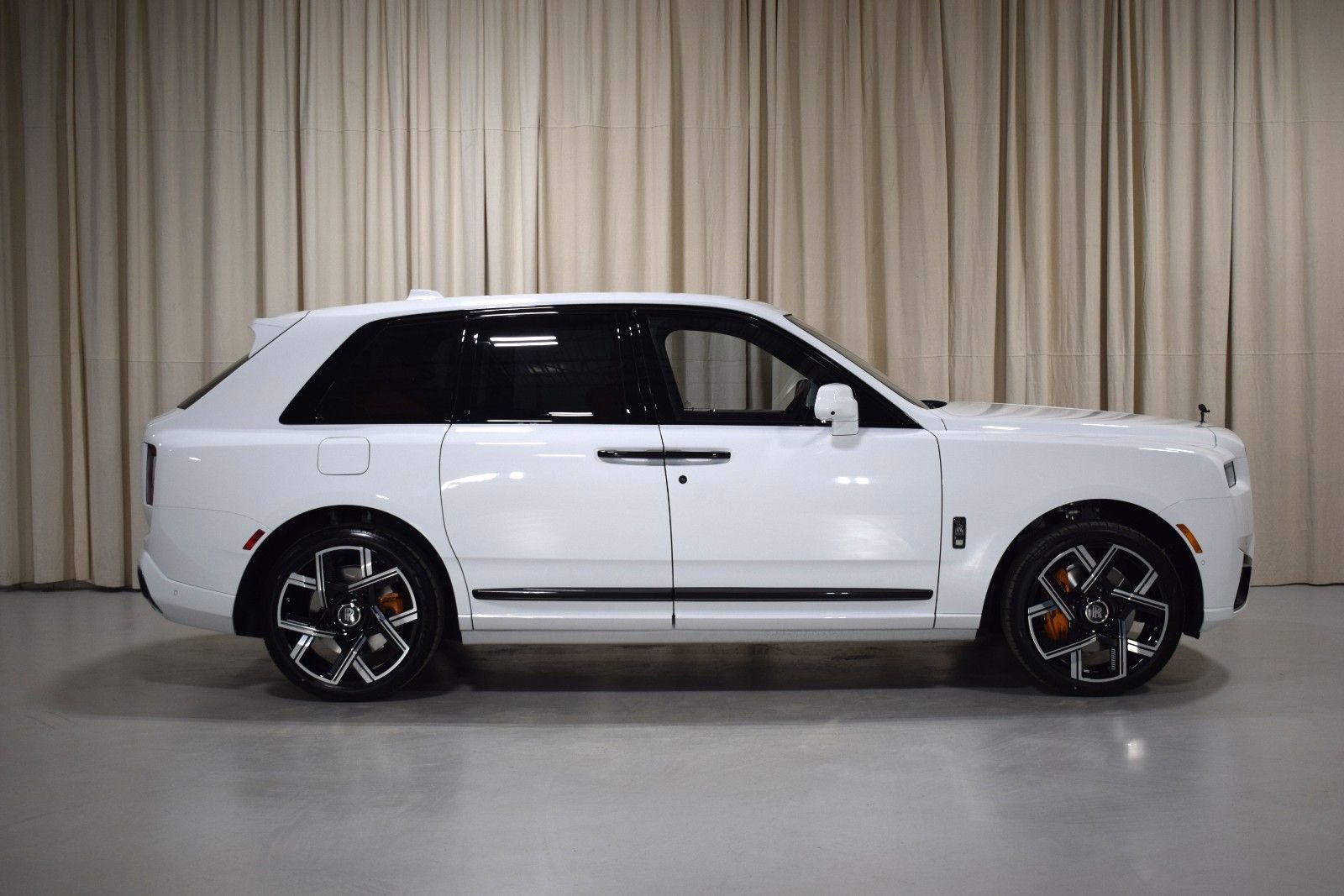 New 2026 Rolls-Royce Cullinan Black Badge image 13