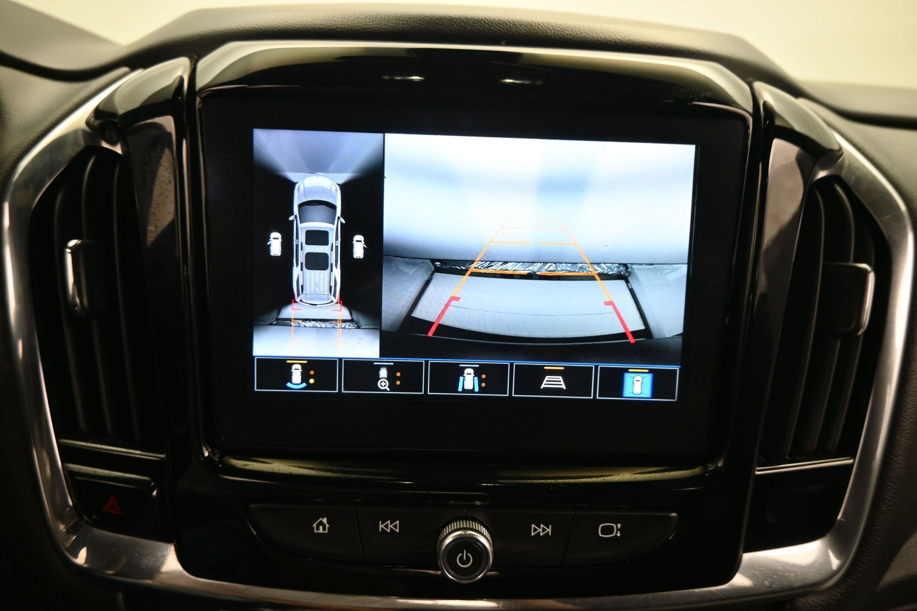 Used 2023 Chevrolet Traverse LT FWD image 20