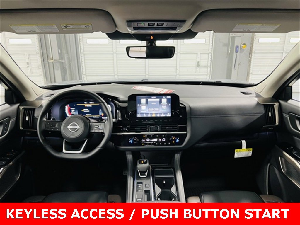 New 2025 Nissan Pathfinder Platinum image 4