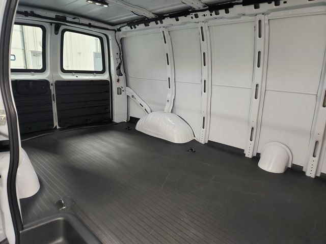 New 2026 Chevrolet Express 3500 RWD image 34